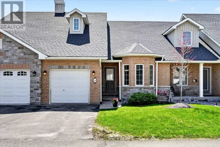 Row / Townhouse for sale: 138 VILLAGE CRESCENT, Peterborough