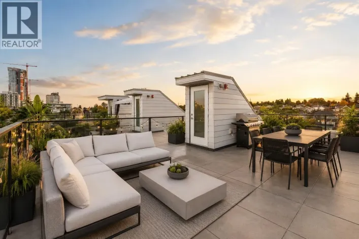 138 W WOODSTOCK AVENUE, Vancouver