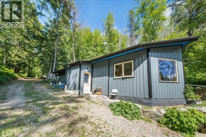 1385 Pass Creek Road, Castlegar