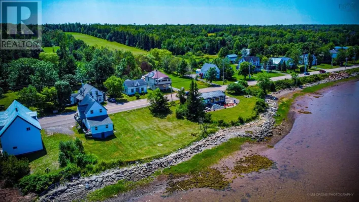 13886 Highway 6, Wallace