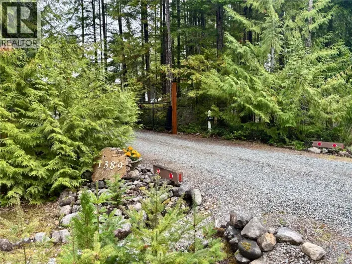 1389 Meadowood Way, Qualicum Beach