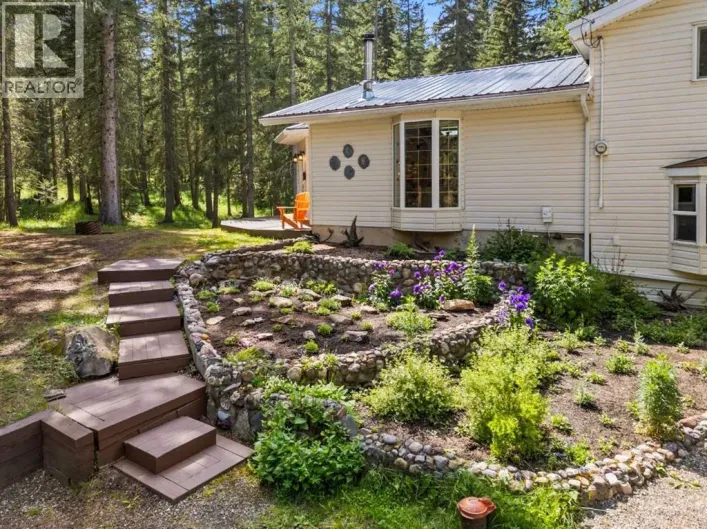 139, 5417 Highway 579, Rural Mountain View County