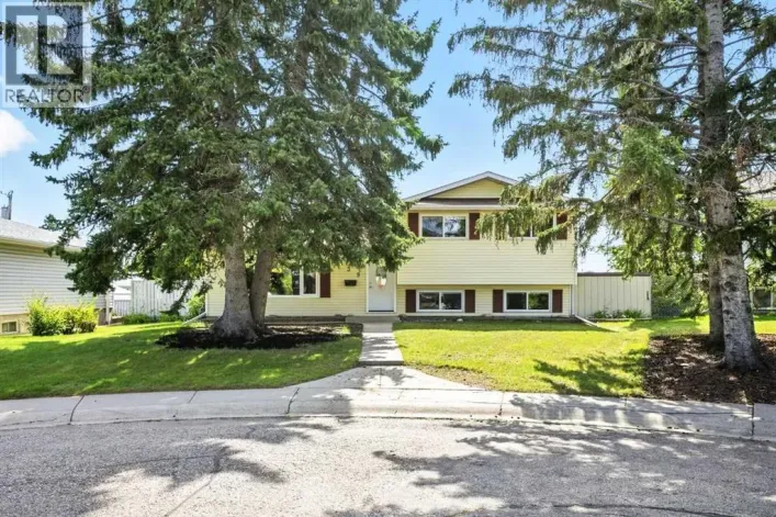 139 Huntford Green NE, Calgary