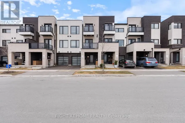 1393 CLARRIAGE COURT, Milton