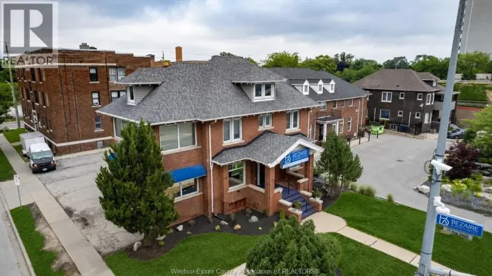 1395 OUELLETTE AVENUE, Windsor