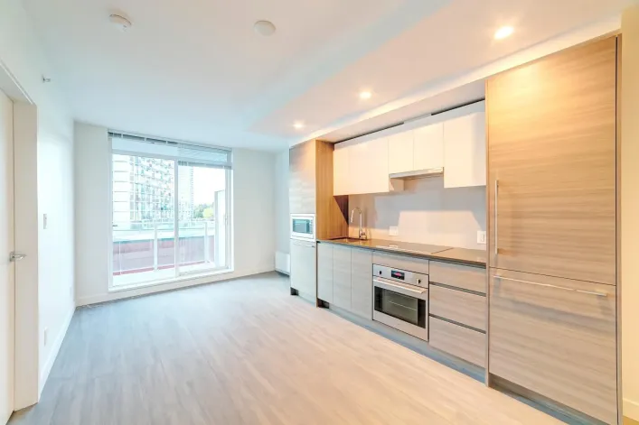 13xx 13655 FRASER HIGHWAY, Surrey