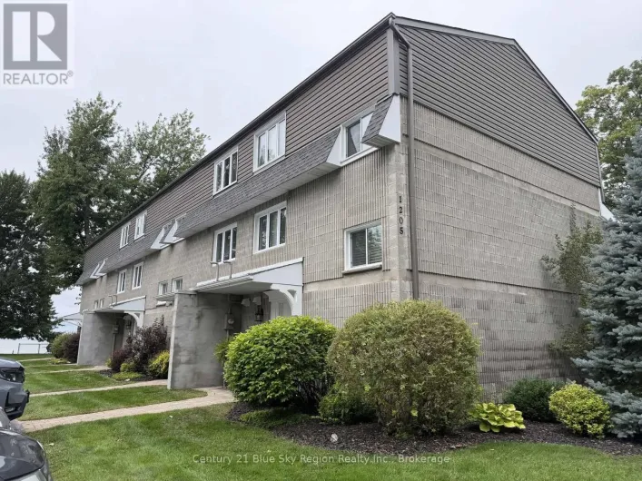 Row / Townhouse for sale: 14 - 1205 PREMIER ROAD, North Bay
