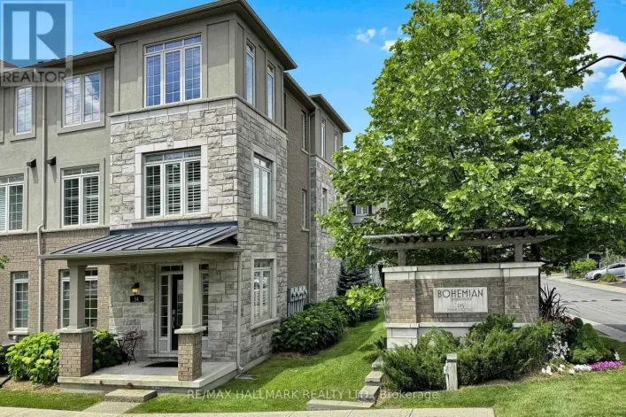 Row / Townhouse for sale: 14 - 215 DUNDAS STREET E, Hamilton