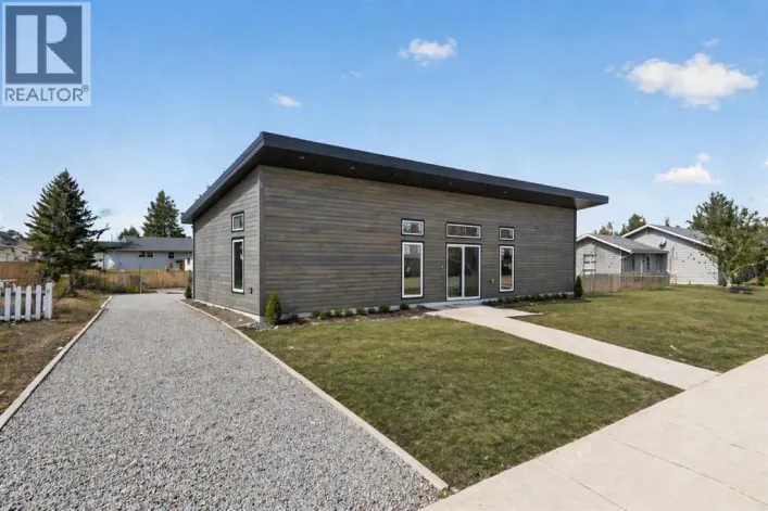 #14, 320 7 Avenue NE, Three Hills