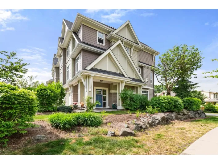 14 45290 SOOWAHLIE CRESCENT|Garrison Crossing, Chilliwack