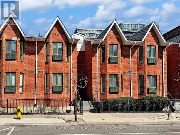 14 - 660B WELLINGTON STREET W, Toronto