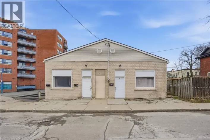 14 AVENUE Place, Welland