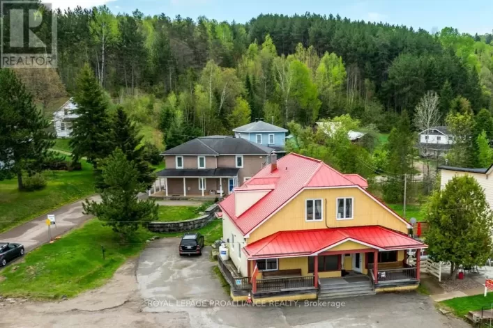 14 BURCHAT STREET, Madawaska Valley