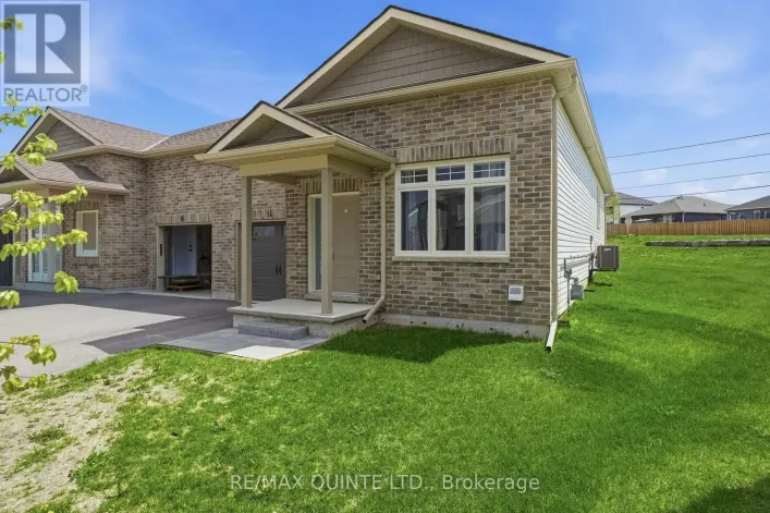 14 CAMPBELL CRESCENT, Prince Edward County