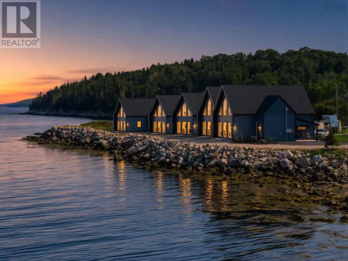 14 Compass Cove Court, Fox Point