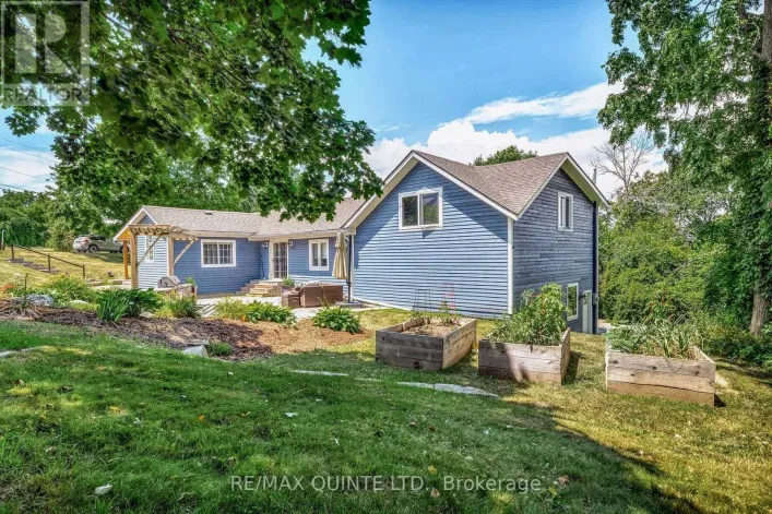 14 EASTERN AVENUE, Prince Edward County