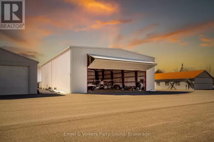 14 HANGAR ROAD, Seguin