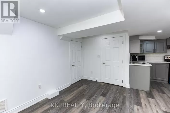 14 PARAMOUNT PLACE, Brampton