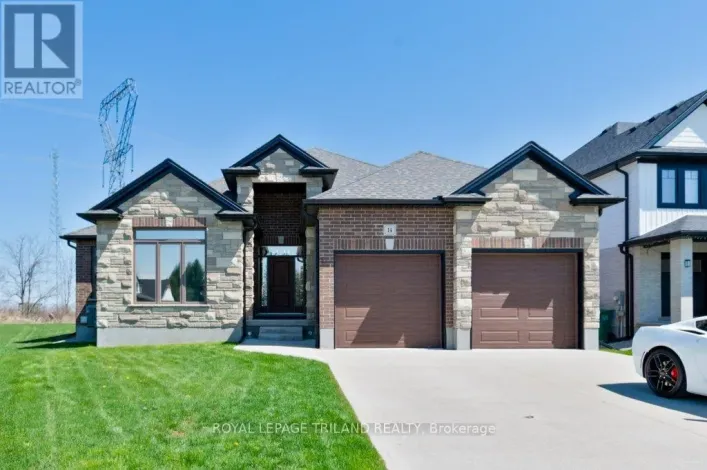 14 REA COURT, Southwold