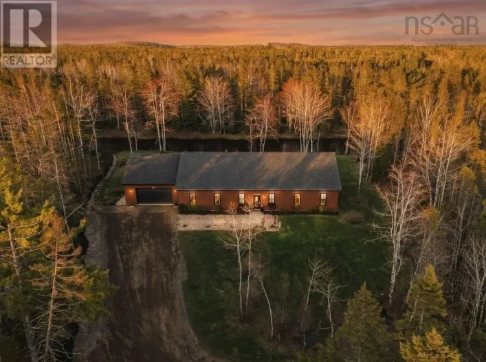 14 River Country Drive, Nine Mile River