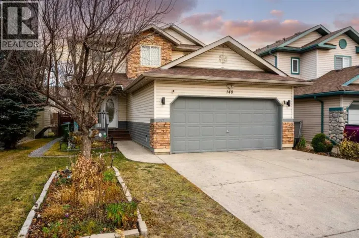 140 Fairways Drive NW, Airdrie