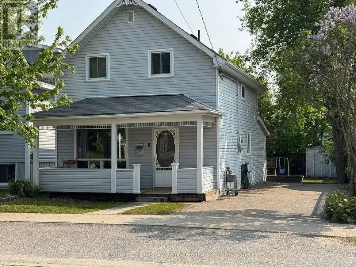 140 FIFTH AVENUE W, North Bay