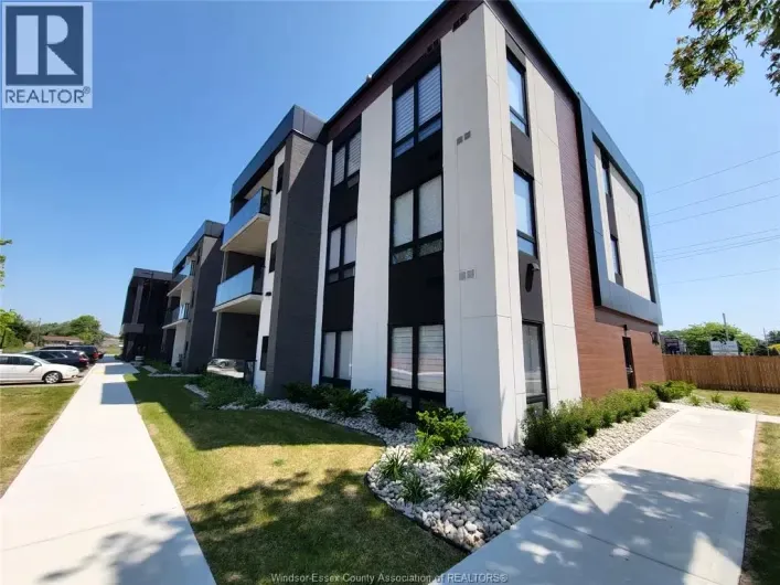 140 MAIN STREET East Unit# 304, Kingsville