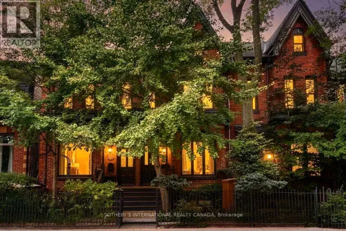 Row / Townhouse for sale: 140 SPRUCE STREET, Toronto