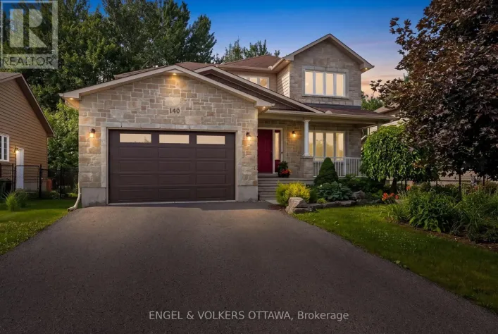 140 STATION TRAIL, Russell