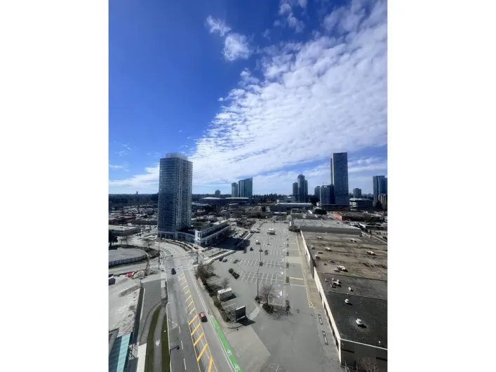 1401 13738 CENTRAL, Surrey