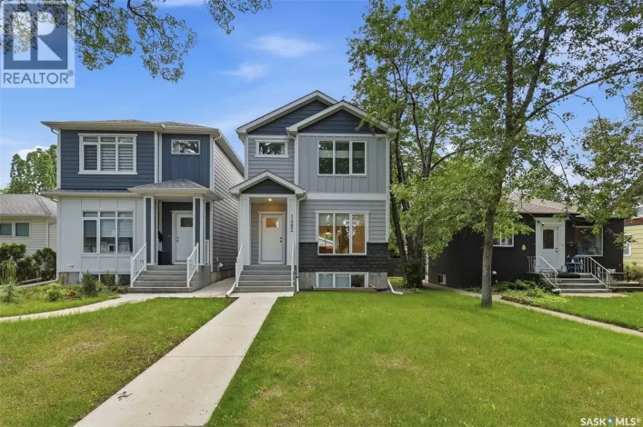 House for sale: 1402 Wiggins AVENUE S, Saskatoon