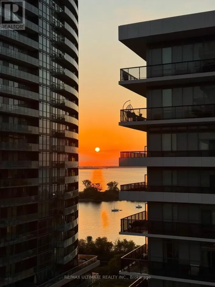 1405 - 70 ANNIE CRAIG DRIVE, Toronto