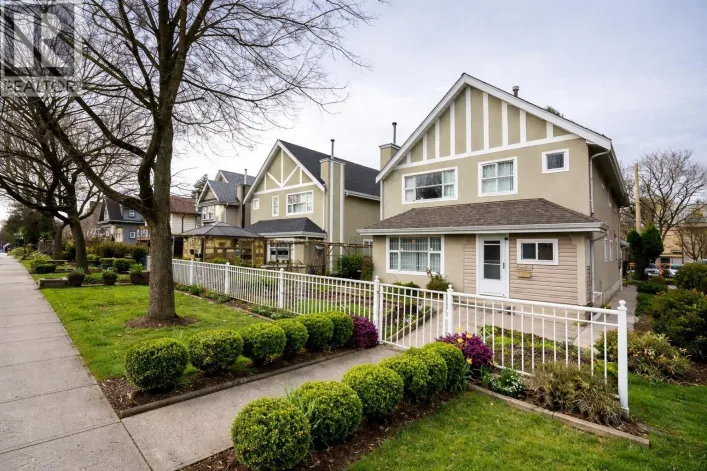 1407 E 12TH AVENUE, Vancouver