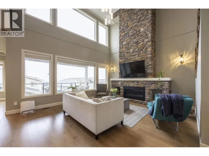 1407 STRAWLINE HILL STREET, Coquitlam