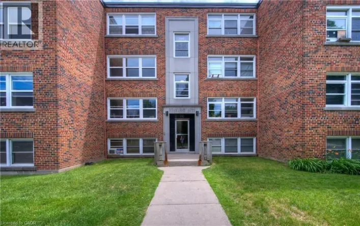 141 CHAPEL Street Unit# 9, Kitchener