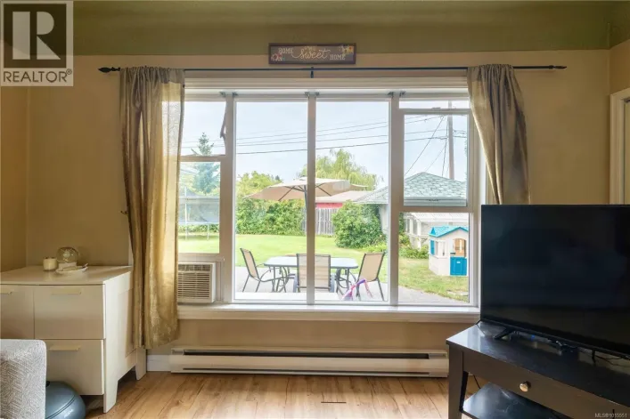 141 Jensen Ave E, Parksville