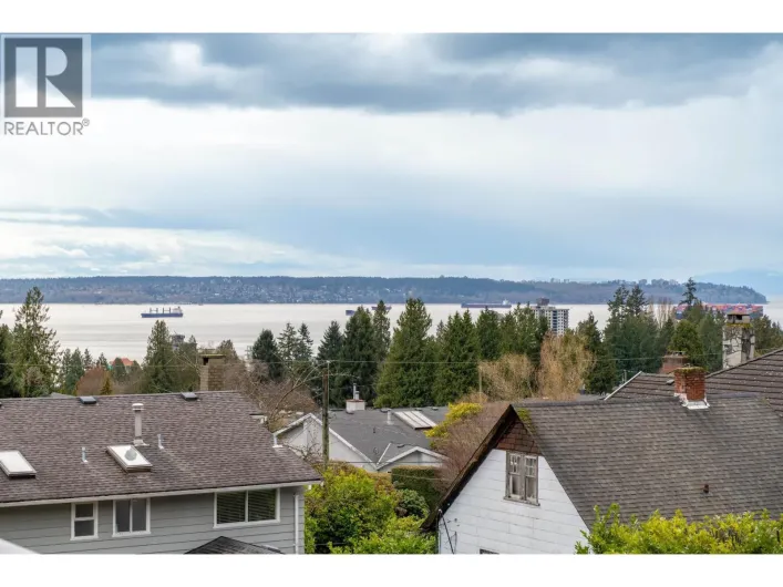 1410 MATHERS AVENUE, West Vancouver