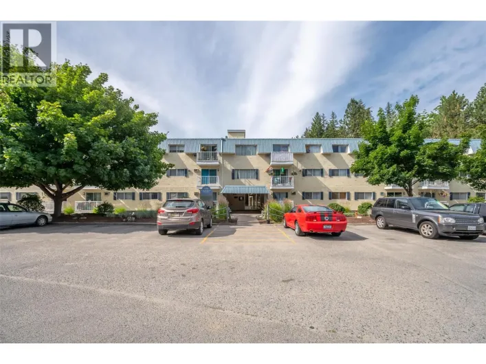 Apartment for sale: 1410 Penticton Avenue Unit# 211, Penticton