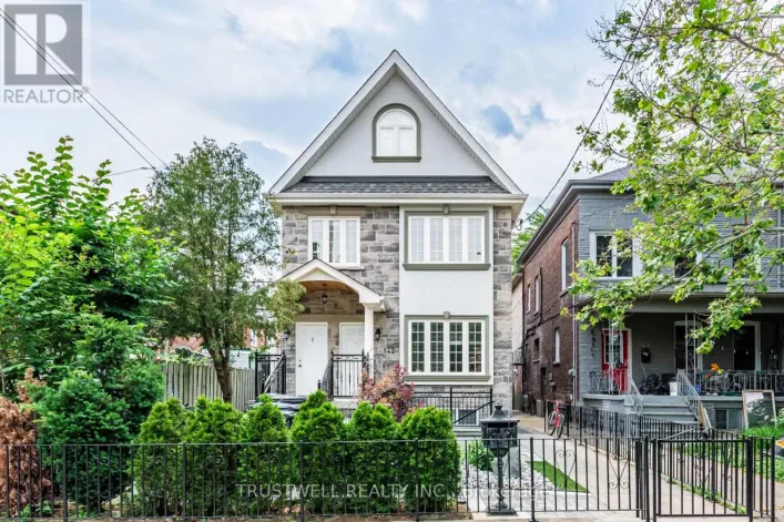 142 BORDEN STREET, Toronto