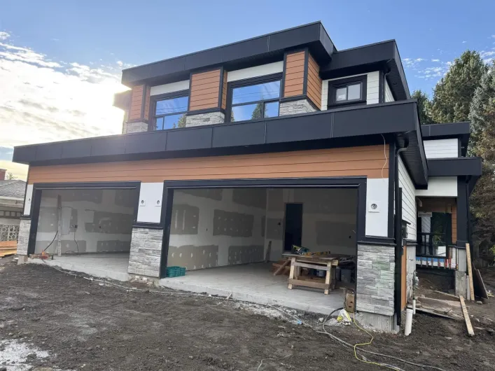 14206 NORTH BLUFF ROAD, White Rock