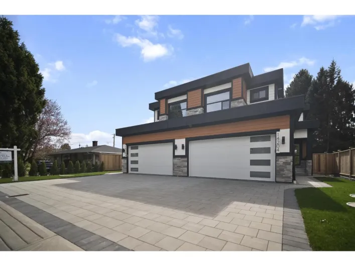 14206 NORTH BLUFF ROAD, White Rock