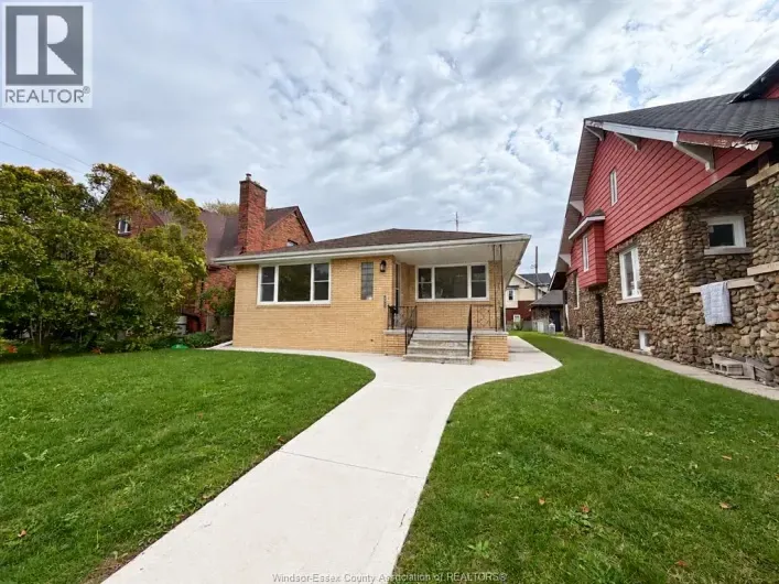 1425 GILES BOULEVARD East, Windsor
