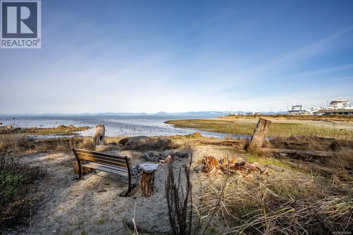 1426 Wilkinson Rd, Comox