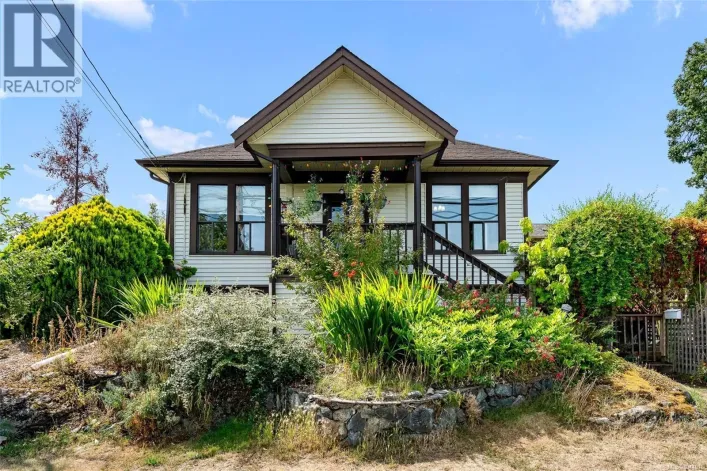 1439 Haultain St, Victoria