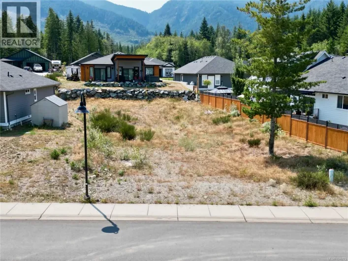 144 Edgewood Dr, Lake Cowichan