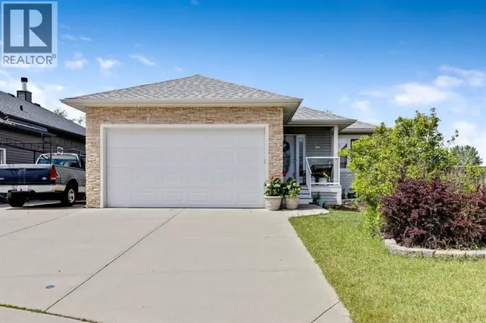 144 Hillcrest Boulevard, Strathmore