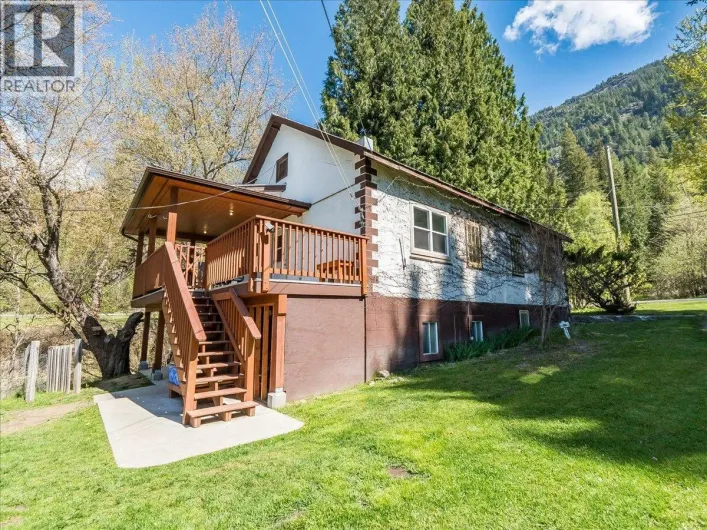 1448 Pass Creek Road, Castlegar