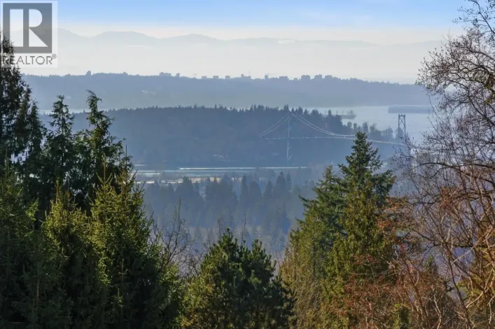 145 E KENSINGTON ROAD, North Vancouver