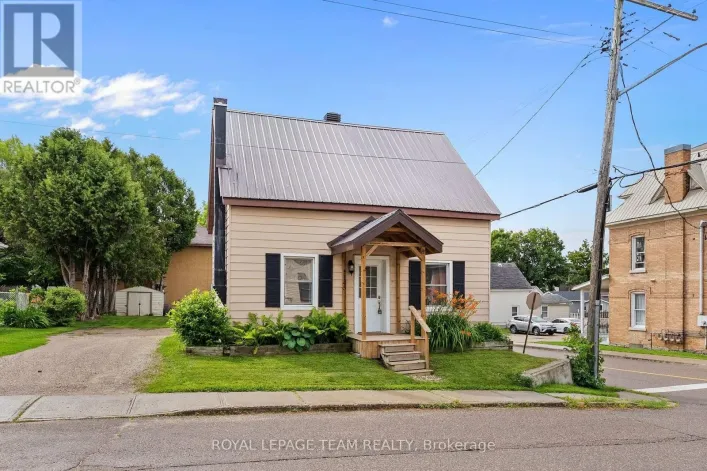 145 MUNROE AVENUE W, Renfrew