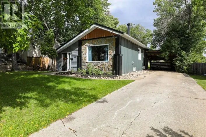 145 S 1 Street W, Magrath